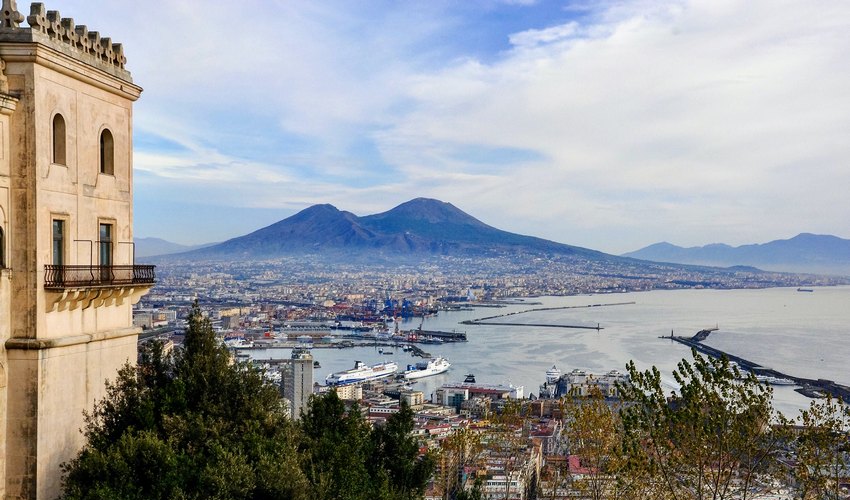 al="napoli" "vesuvio"