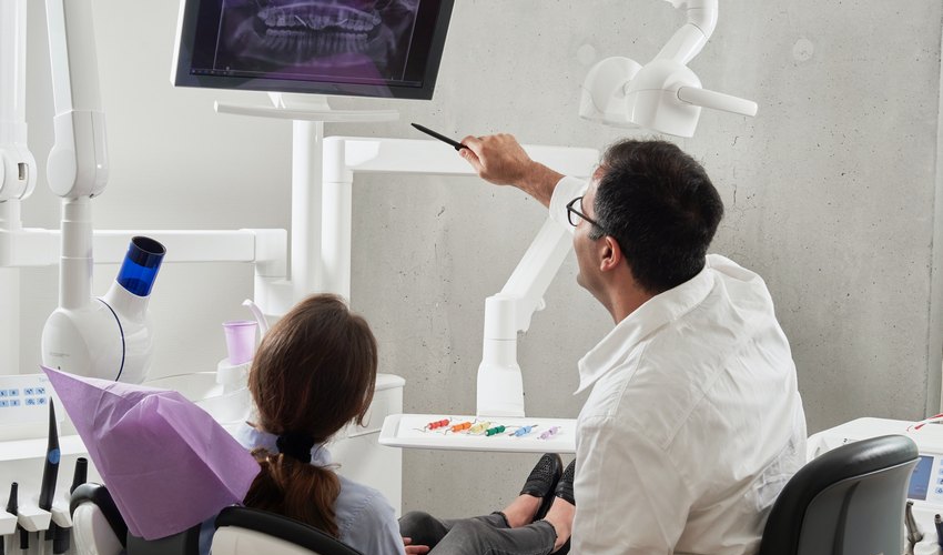 Fallimento Dentix, silenzio dalle finanziarie