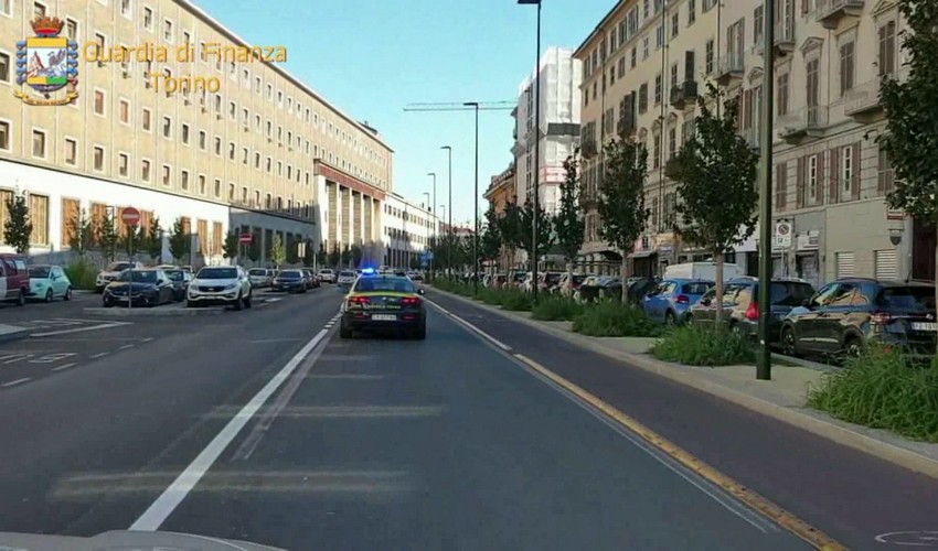 gdf-torino-depositi-falso-made-in-italy