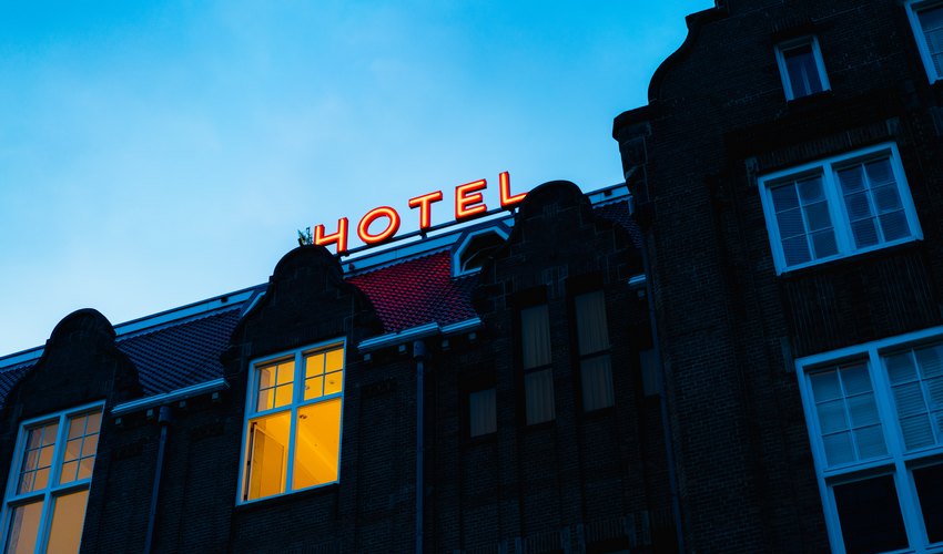 hotel-scritta